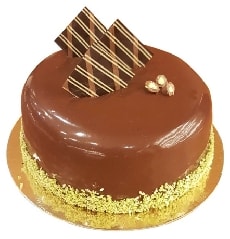 Kutlamaların Yeni Gözdesi: 2-3 Kişilik Sade Çikolatalı Pasta